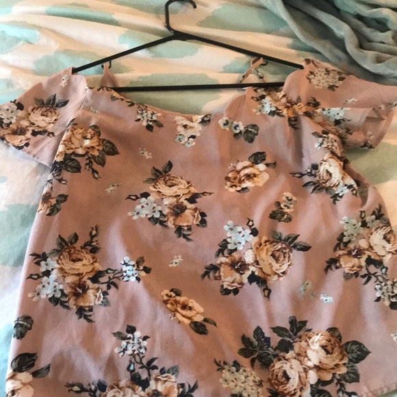 Cold shoulder floral blouse - Picture 2 of 2